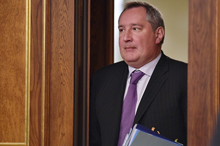 Рогозин вручил российский паспорт украинскому ученому-оборонщику