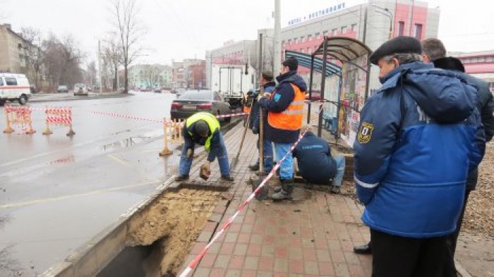 Россиянин с головой провалился под землю. Видео