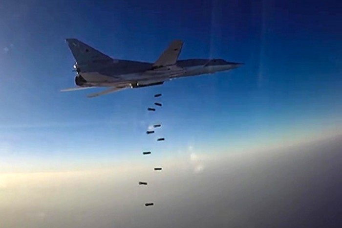 Российские Ту-22М3 провели учебное бомбометание в Киргизии