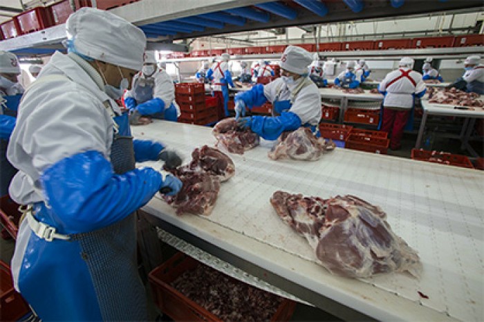Российских мясников разочаровало решение правительства ослабить продэмбарго