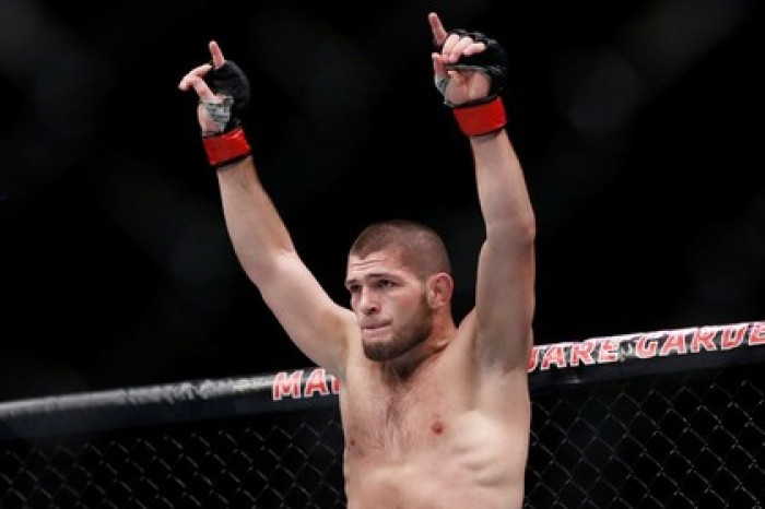 Российский боец Нурмагомедов победил американца Джонсона на турнире UFC