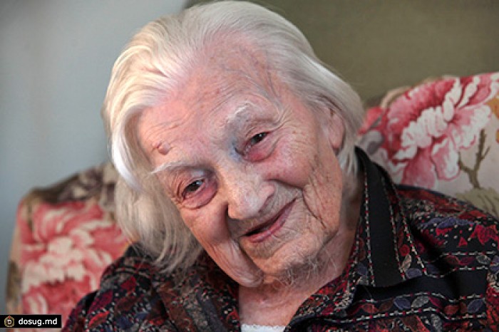 Самая старая британская подданная попросила на 113-летие новую челюсть