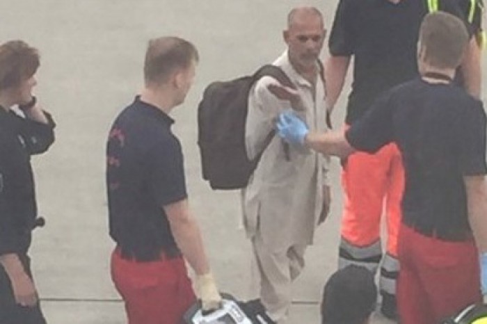 Самолет Lufthansa экстренно сел из-за пытавшегося открыть дверь пассажира