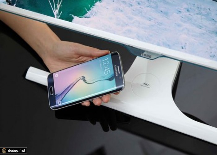 Samsung представила монитор с беспроводной зарядкой для смартфона