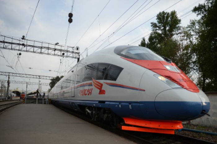 «Сапсан» застрял по пути в Петербург из-за наледи на рельсах