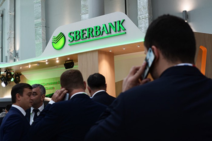 Сбербанк снизил ставки по вкладам в рублях, долларах и евро