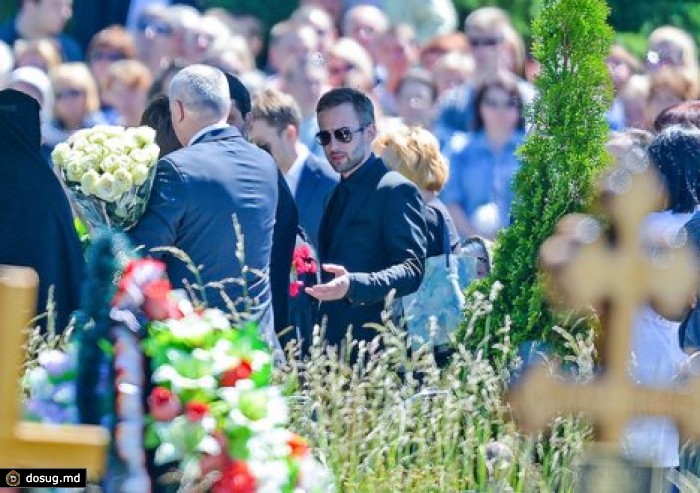 Семья Жанны Фриске пожаловалась в органы опеки на Дмитрия Шепелева