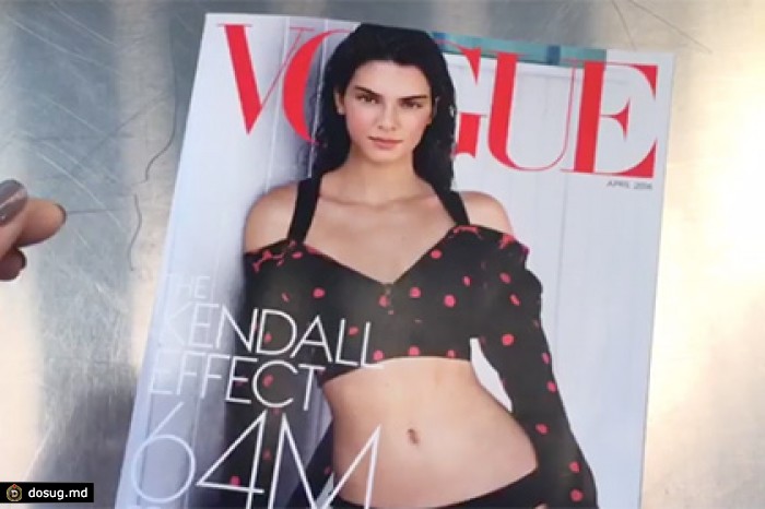 Сестра Ким Кардашьян снялась в купальнике для спецвыпуска Vogue