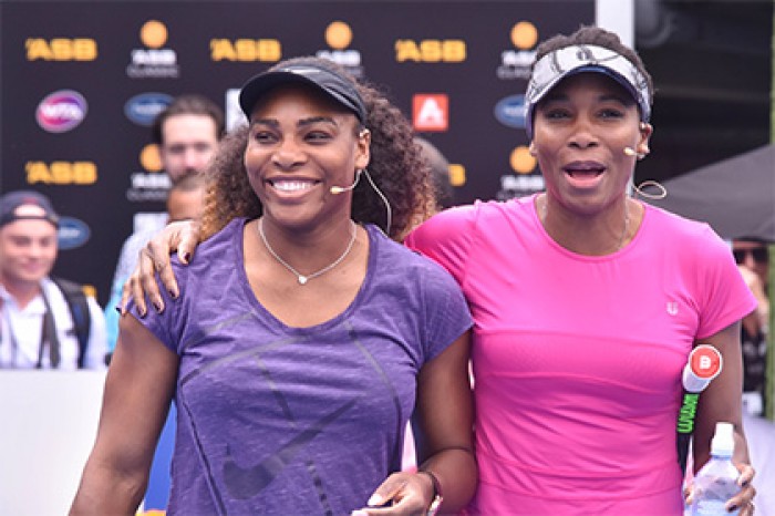 Сестры Уильямс снялись с парного турнира Australian Open из-за травмы Винус