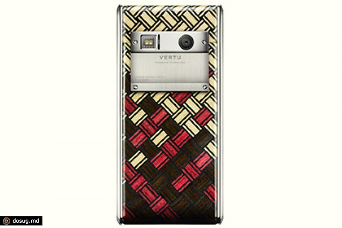Смартфоны Vertu стали деревянными