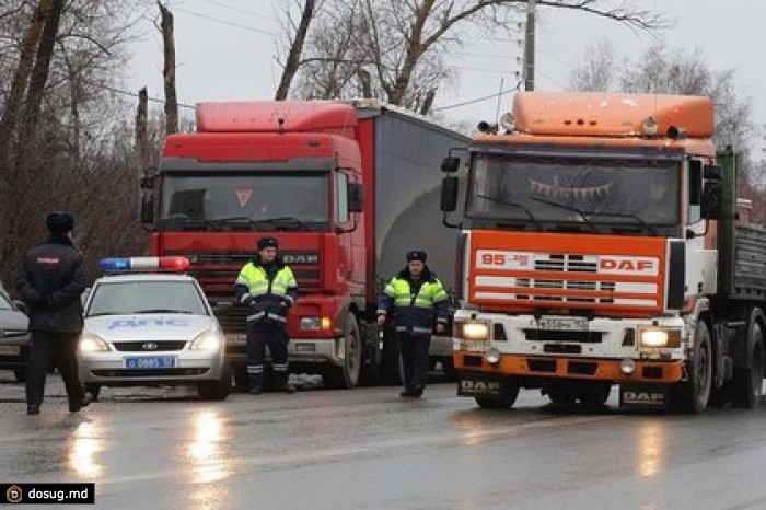 СМИ сообщили о задержании в Калмыкии колонны идущих на Москву дальнобойщиков