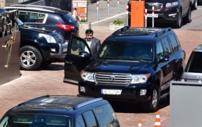 СМИ: джип Саакашвили угнали в Киеве, внедорожник был якобы взят в качестве "заложника"