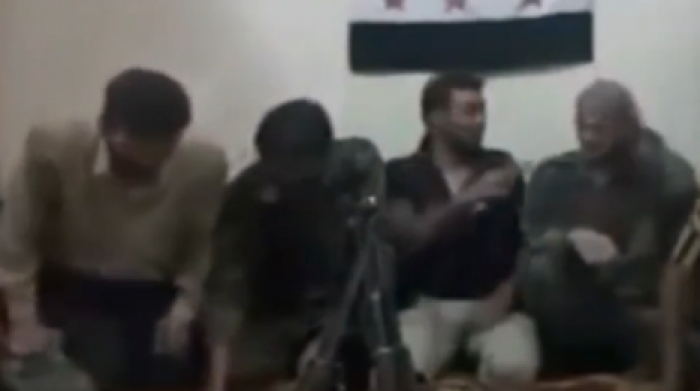 СМИ: сирийский повстанец подорвал себя и коллег при попытке сделать селфи