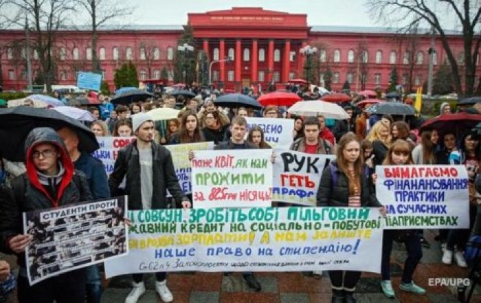 СМИ: Украинский минфин ищет "зажиточных студентов"