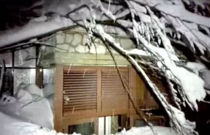 Снежная лавина сошла прямо на отель с постояльцами в Италии: около 30 погибших