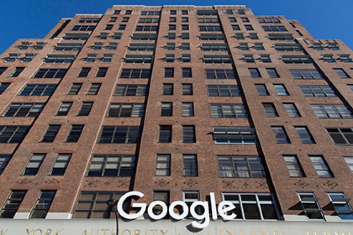 Сотрудник подал иск к Google из-за программы шпионажа