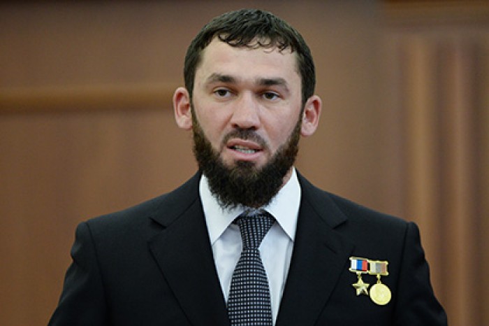 Спикер чеченского парламента призвал Емельяненко позаботиться о младшем брате