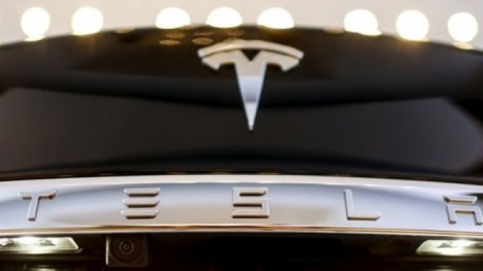 США проверяют электрокары Tesla после смертельной аварии
