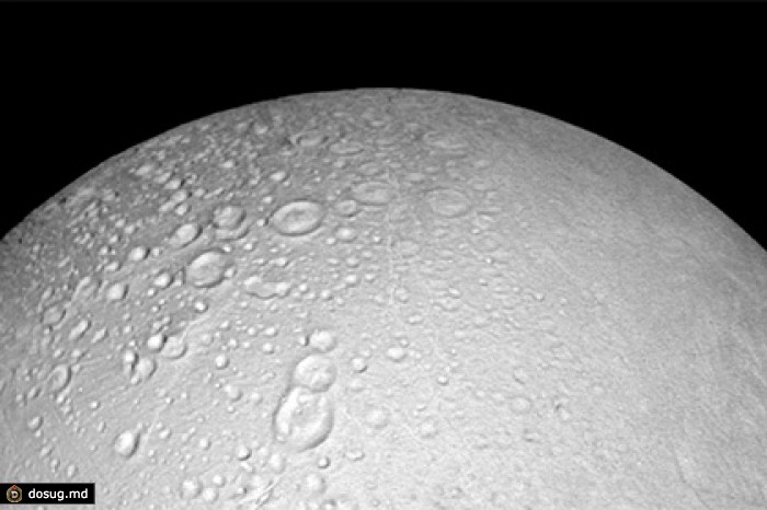 Станция Cassini нашла на спутнике Сатурна снеговик