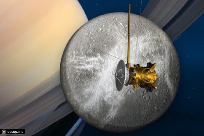 Станция Cassini сделала фотографию тройки полумесяцев Сатурна