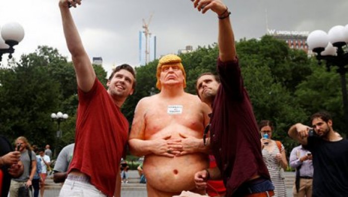 Статуи голого Дональда Трампа появились в крупнейших городах США