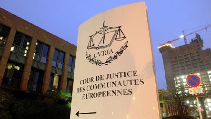 Суд ЕС разрешил работодателям запрещать носить религиозную одежду на работе