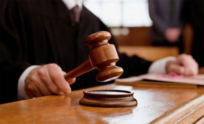 Суд освободил от уголовной ответственности мужчину, распилившего бездомного в Череповце