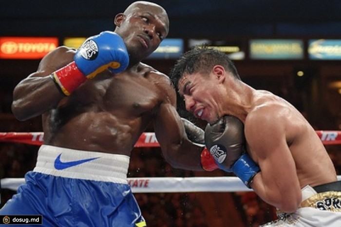 Судья досрочно остановил бой за титул чемпиона WBO из-за шума в зале