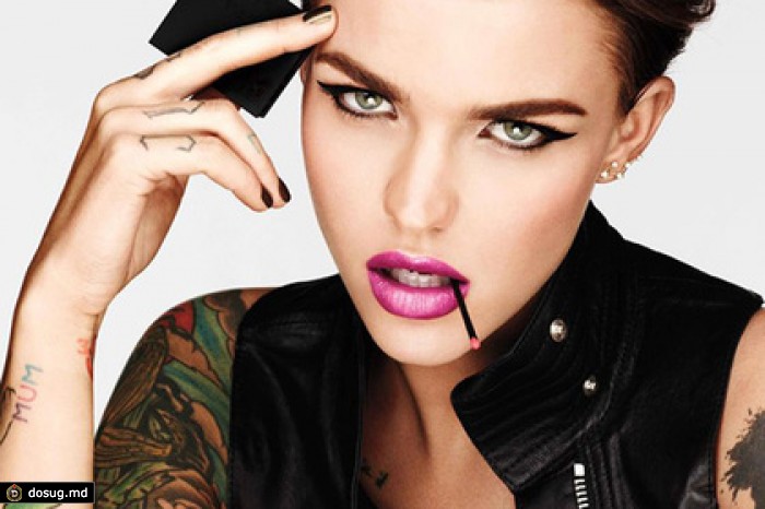 Татуированная модель нетрадиционной ориентации стала лицом Urban Decay