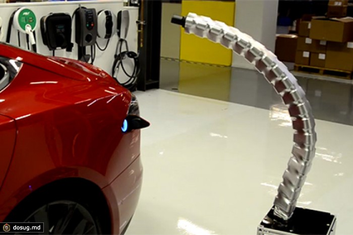Tesla Motors показала рабочий прототип роботизированной зарядки-змеи