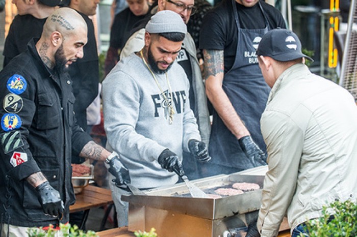 Тимати анонсировал открытие новых кафе Black Star Burger в Москве и Грозном
