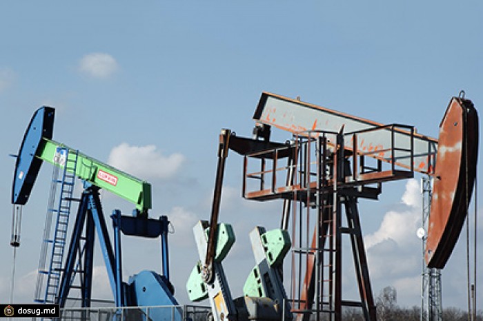 Цена нефти Brent упала ниже 45 долларов впервые за два месяца