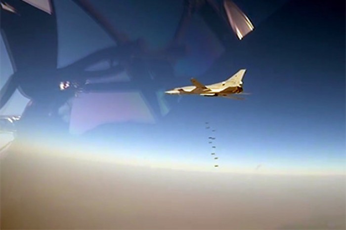 Ту-22М и Су-34 уничтожили артиллерию террористов в Дейр-эз-Зоре