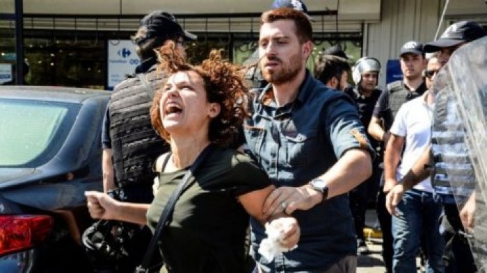 Турецкая полиция разогнала демонстрацию против увольнения 11 тысяч учителей