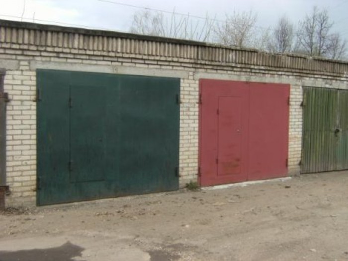 У гаражей в Волгограде обнаружили мертвую женщину с тату: "Я дьявол"