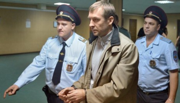 У борца с коррупцией и его родственников нашли много денег и собственности