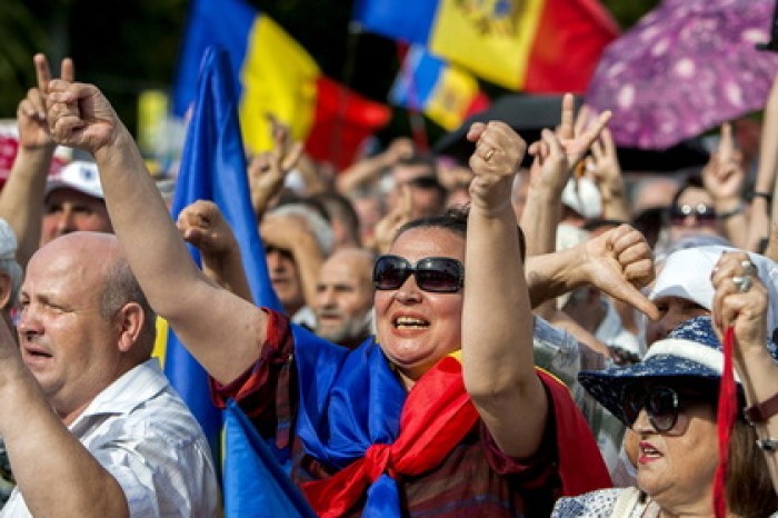 Участники митинга в Кишиневе подрались с полицией