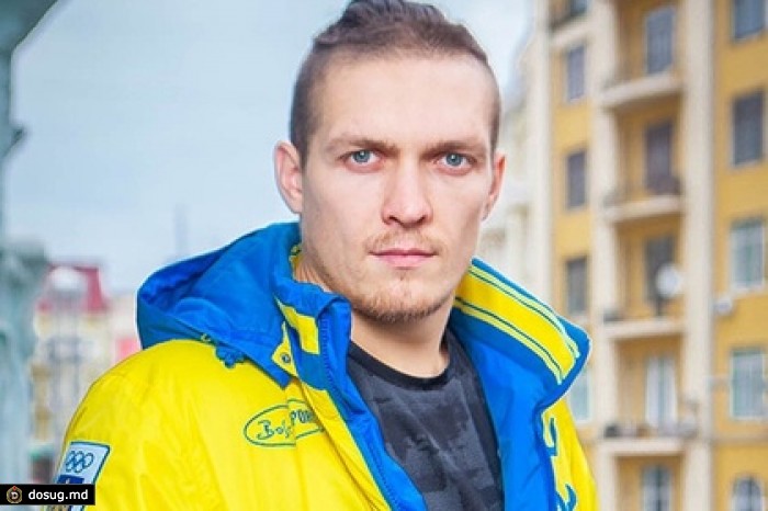 Украинский боксер Усик защитил звание чемпиона мира