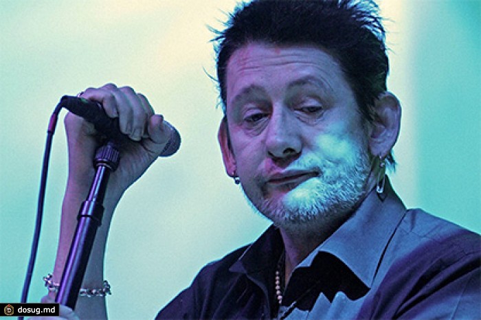 В Британии сняли документалку о новых зубах лидера The Pogues