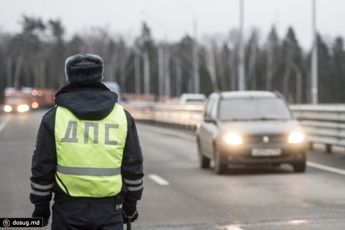 В Дагестане сотрудники ДПС выстрелами остановили перевозившего икру полицейского