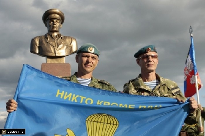 В Донецке установили памятник одному из основателей ВДВ