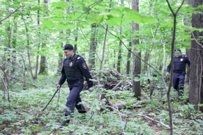 В одном из парков Петербурга нашли тело девушки, заколотой шампурами