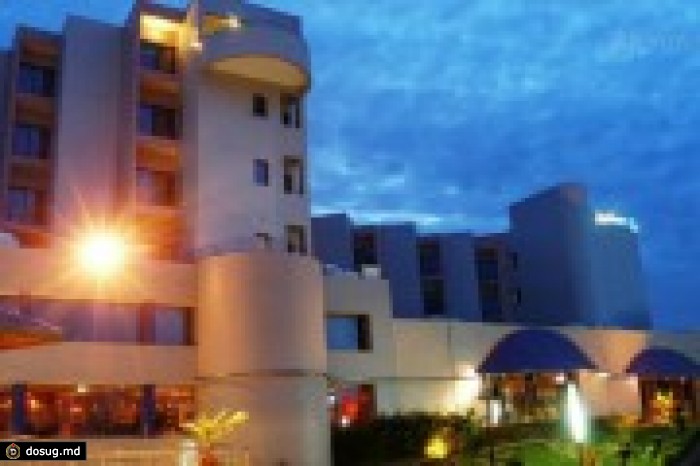 В отеле Radisson Blu в Мали в заложники захвачены не менее 170 человек