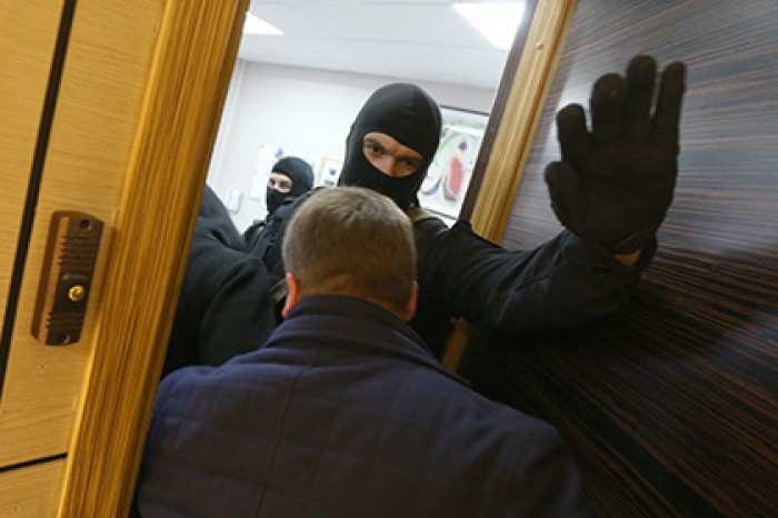 В администрации Кировской области начались обыски по делу Белых