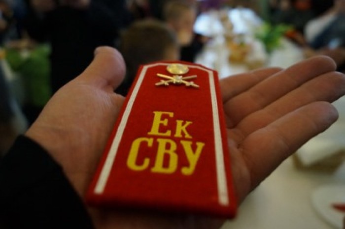 В Екатеринбурге открыли барельеф погибшему в Сирии летчику