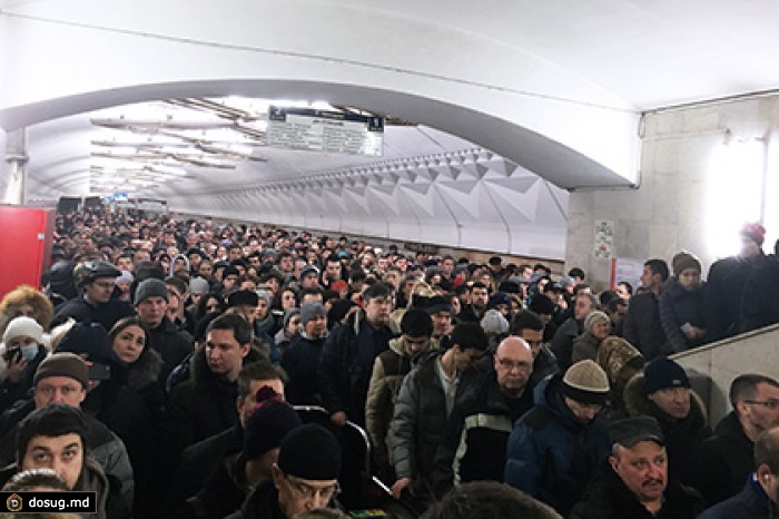 Вестибюли московского метро запретили закрывать по будням