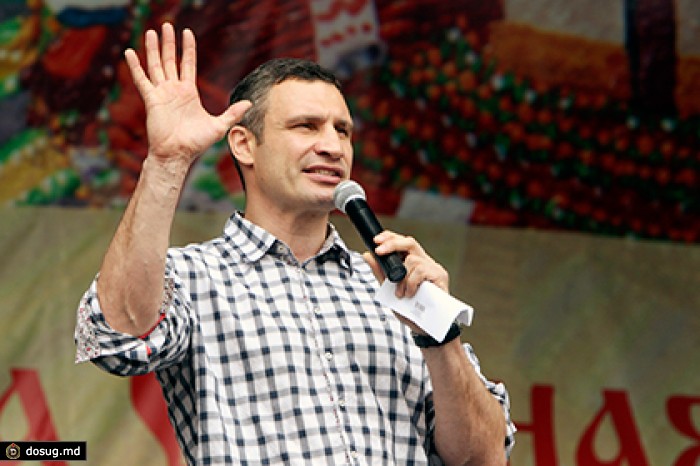 Виталию Кличко предложили подраться на разогреве у младшего брата