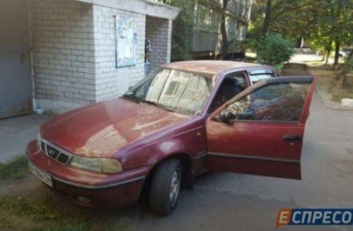 В Киеве в припаркованном авто нашли труп