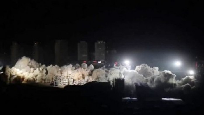В Китае за 10 секунд снесли 19 многоэтажных зданий в центре города
