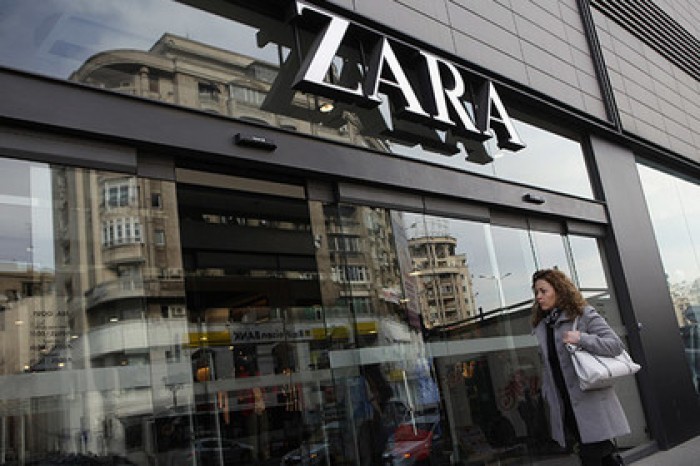 В магазинах Zara начнут собирать старую одежду